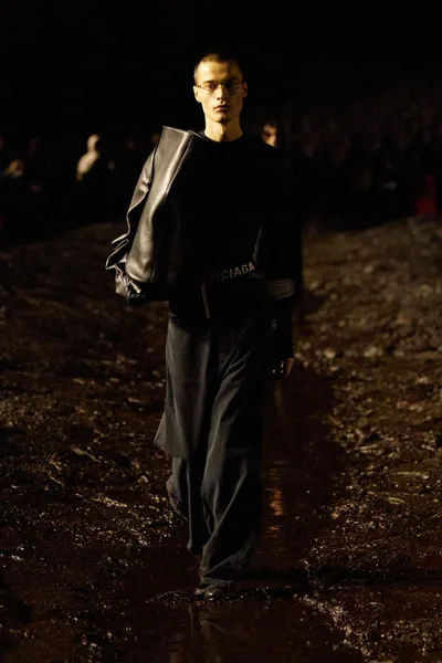 Look 28